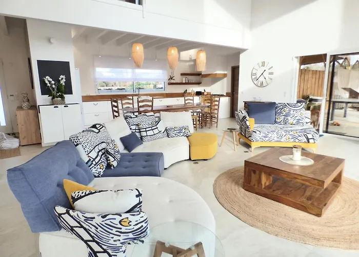 Heliosea, Piscine Chauffee, Jacuzzi, Climatisation * Léon