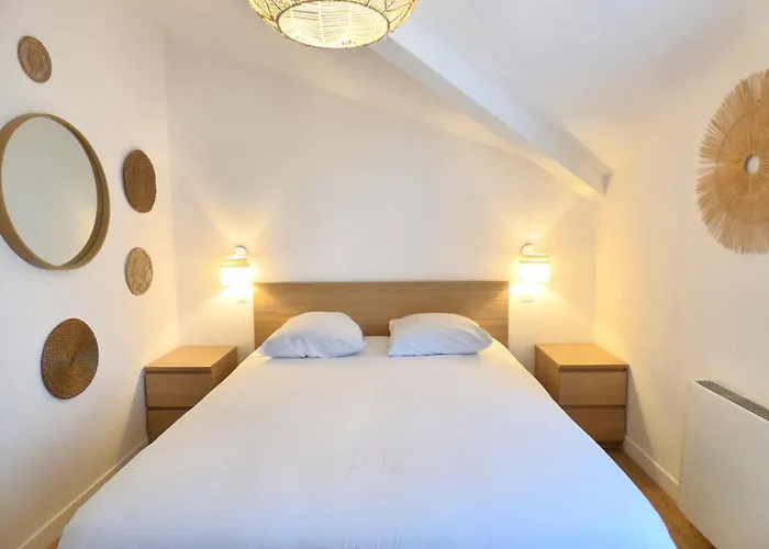 Heliosea, Piscine Chauffee, Jacuzzi, Climatisation Léon