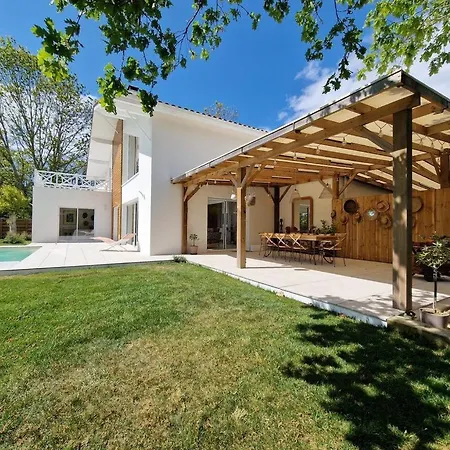 Heliosea, Piscine Chauffee, Jacuzzi, Climatisation Léon