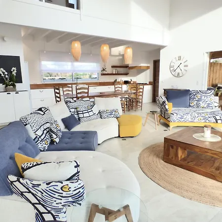 Heliosea, Piscine Chauffee, Jacuzzi, Climatisation * Léon