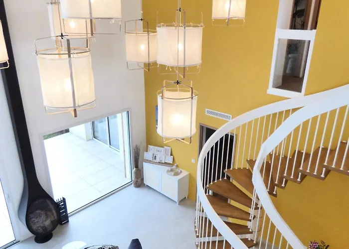 Villa Heliosea, Piscine Chauffée, Jacuzzi, Climatisation Léon